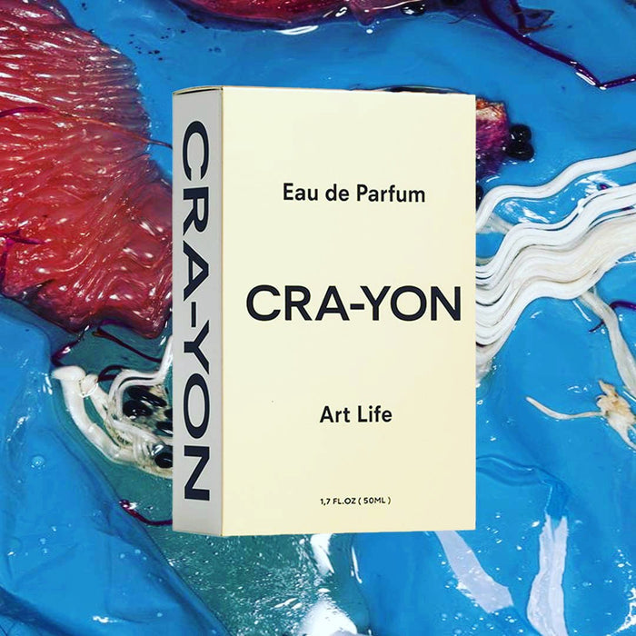 CRA-YON Art Life Eau de Parfum i beige eske med malerisk bakgrunn