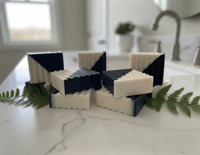 Goats Milk, Shea butter White Turmeric & Charcoal (Black Ice)