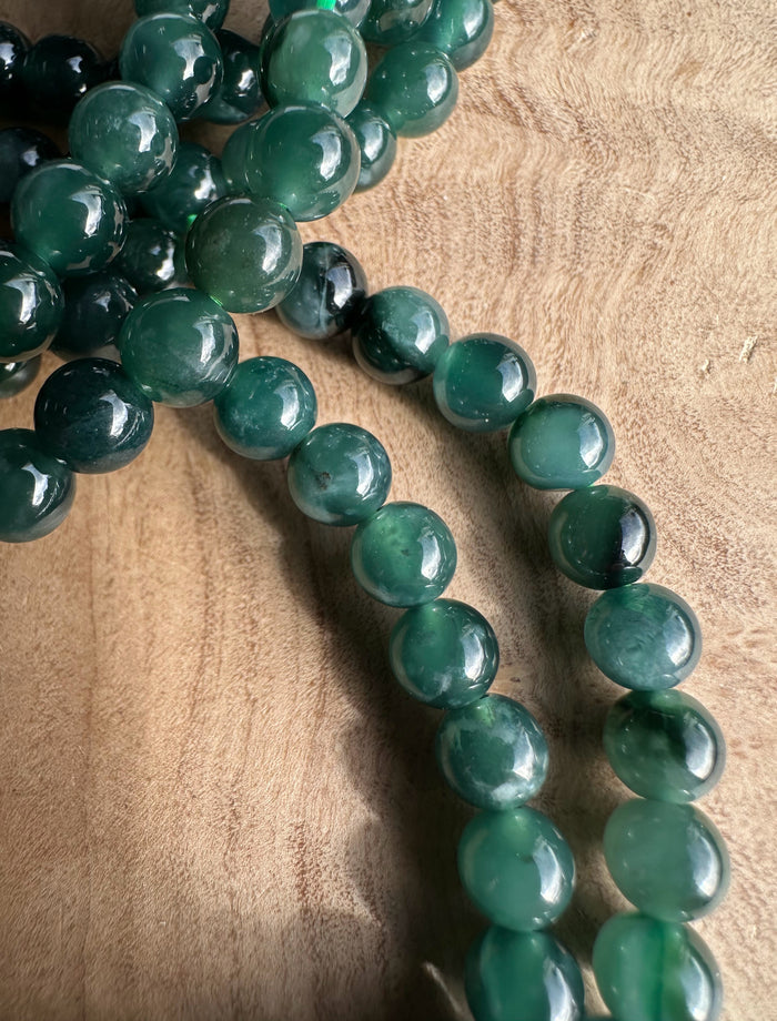 Guatemalan jadeite bead bracelet with glossy dark green 6mm rounds