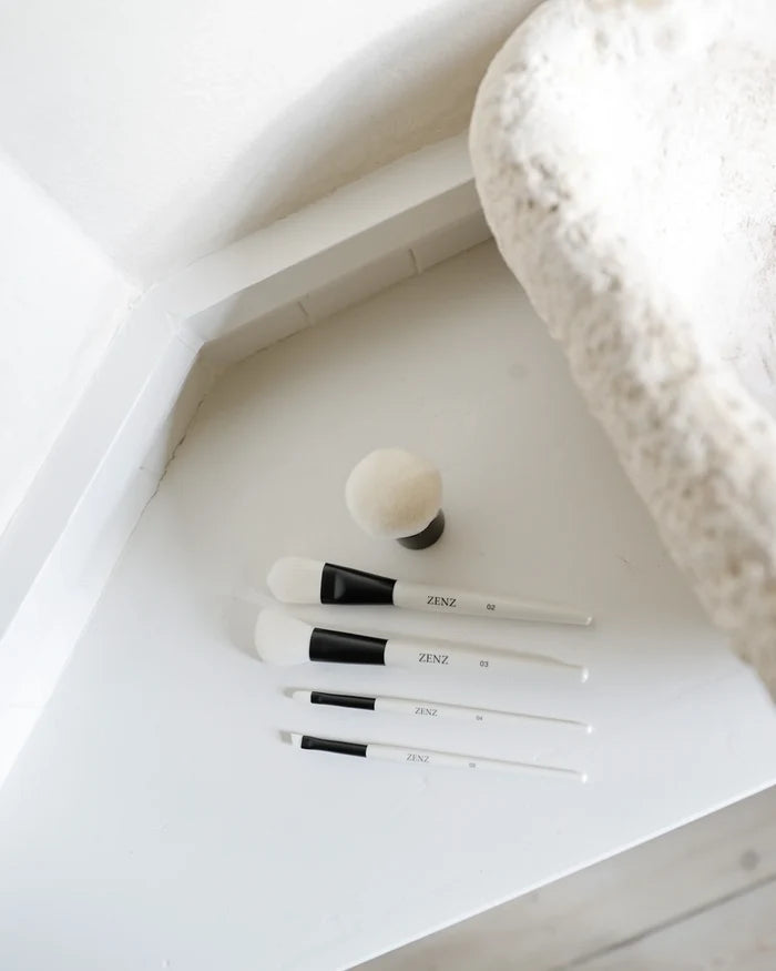Makeup brush 05 brows